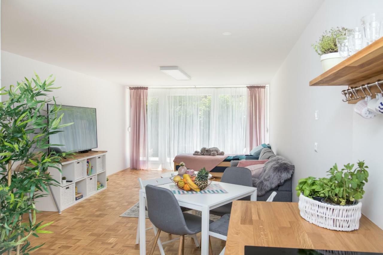 Family Apartment With Garden 류블랴나 외부 사진
